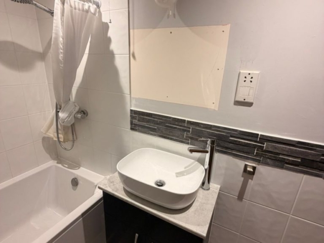 Bathroom sink unit
